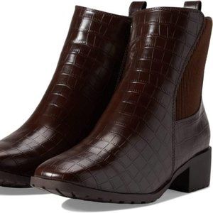 Anne Klein (Coralie)